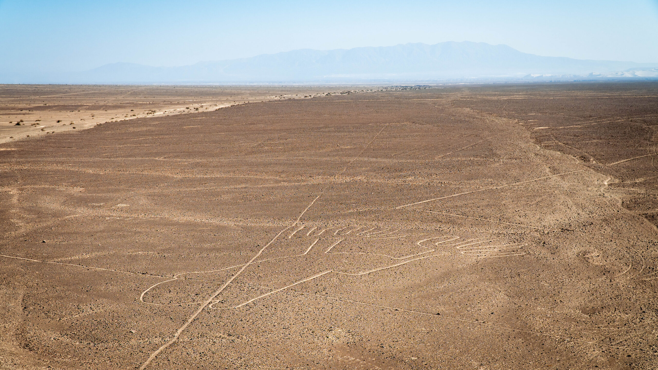 Linie Nazca z wieży widokowej